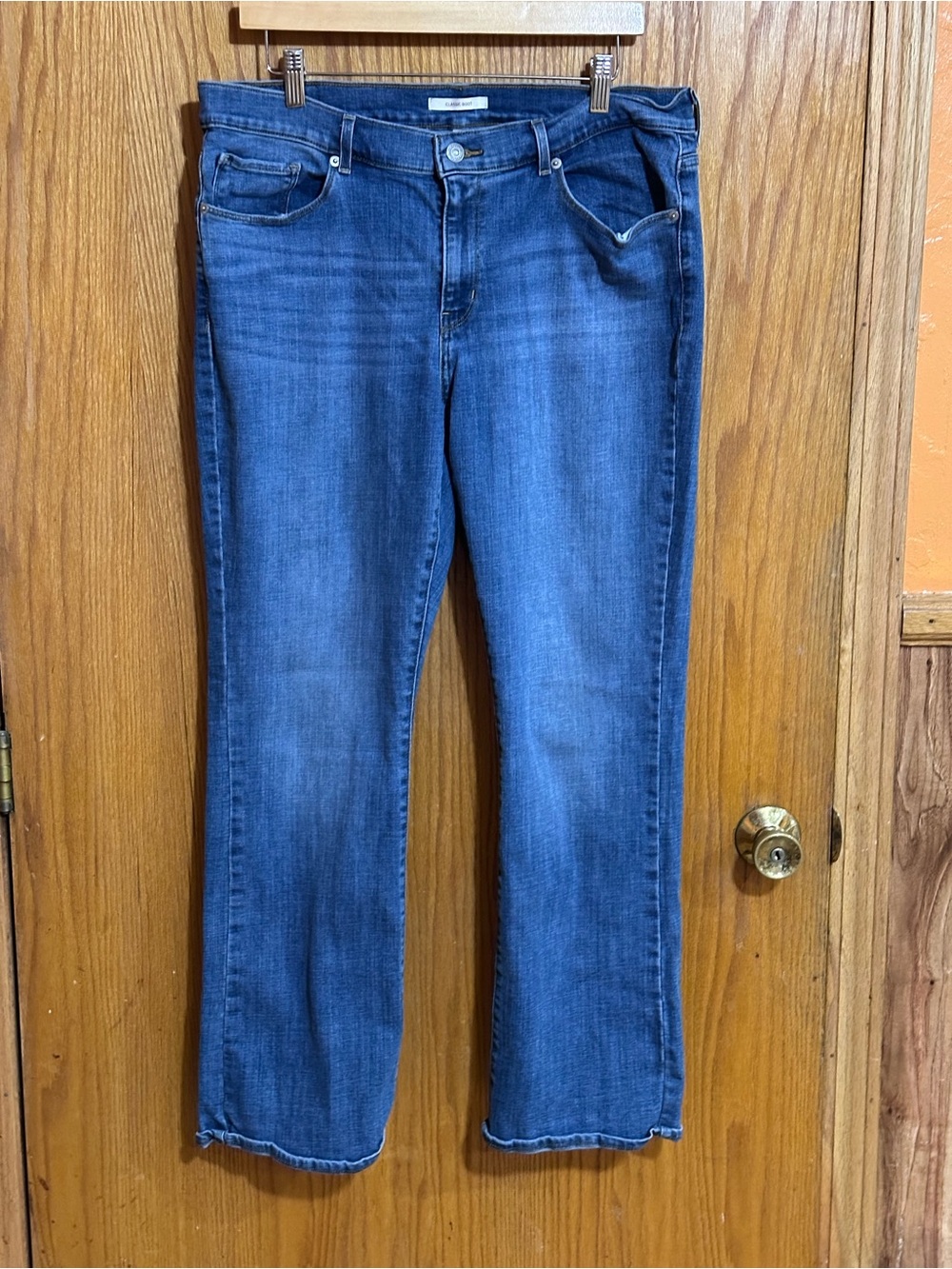 Levi's Women's sz 33 or 16 medium Dark Blue Boot Cut Jeans